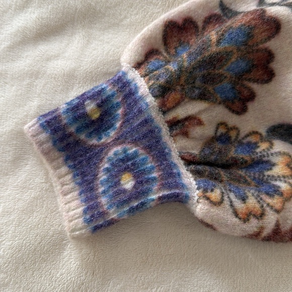 Farm Rio sweater - Picture 7 of 8